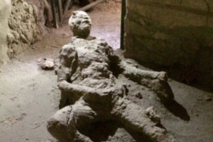 La mummia che si masturba: il mistero dell’uomo di Pompei.